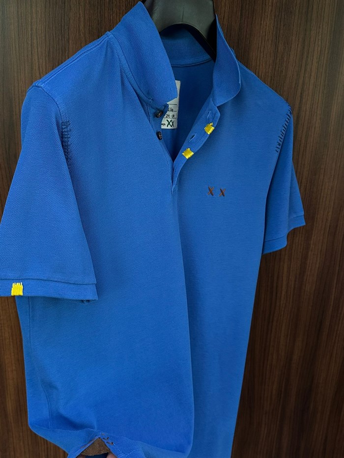 Nakış Logolu Tahta Düğmeli Yakalı T-Shirt