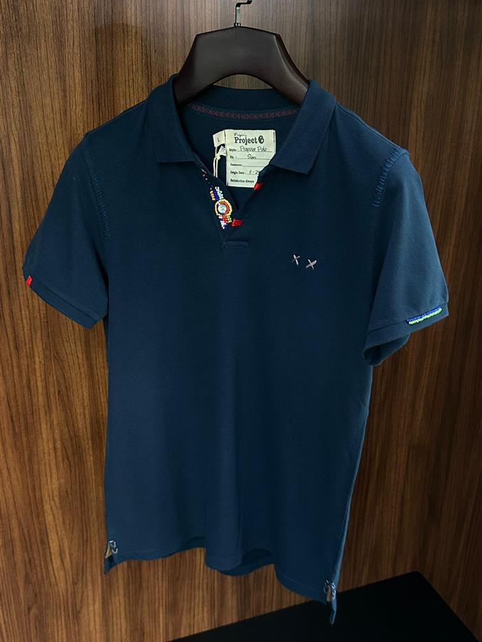 Nakış Logolu Yaka Boncuk Detaylı T-Shirt