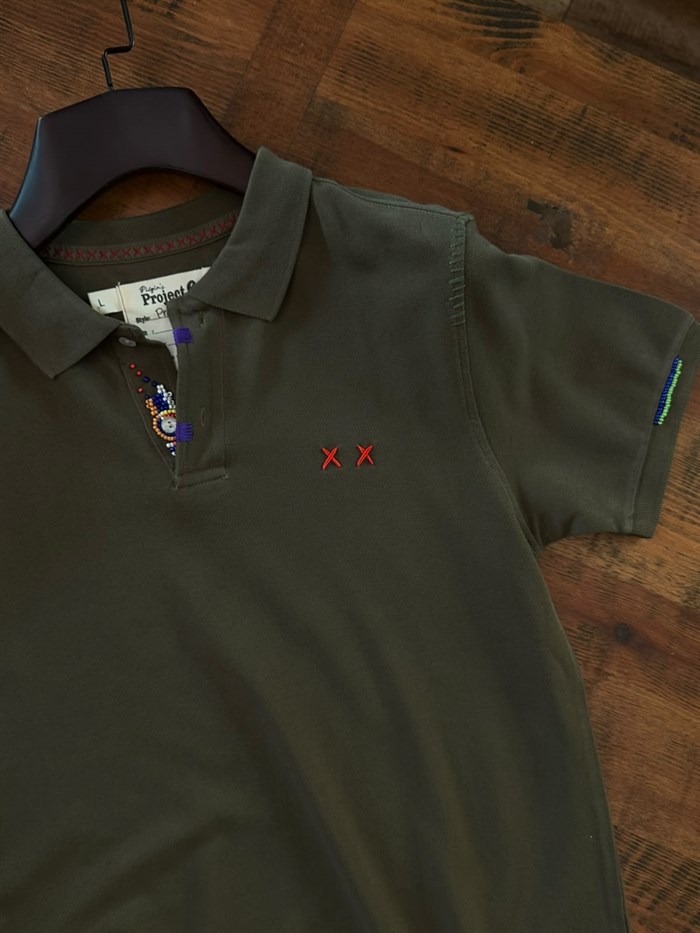 Nakış Logolu Yaka Boncuk Detaylı T-Shirt
