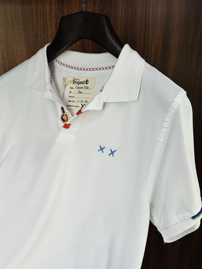 Nakış Logolu Yaka Boncuk Detaylı T-Shirt