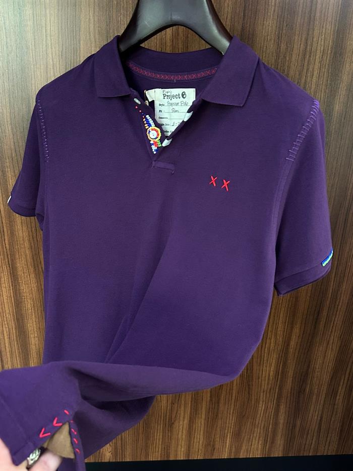 Nakış Logolu Yaka Boncuk Detaylı T-Shirt