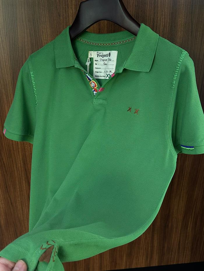 Nakış Logolu Yaka Boncuk Detaylı T-Shirt