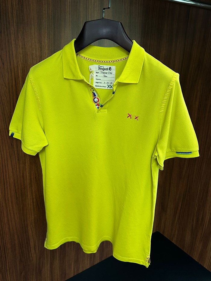 Nakış Logolu Yaka Boncuk Detaylı T-Shirt