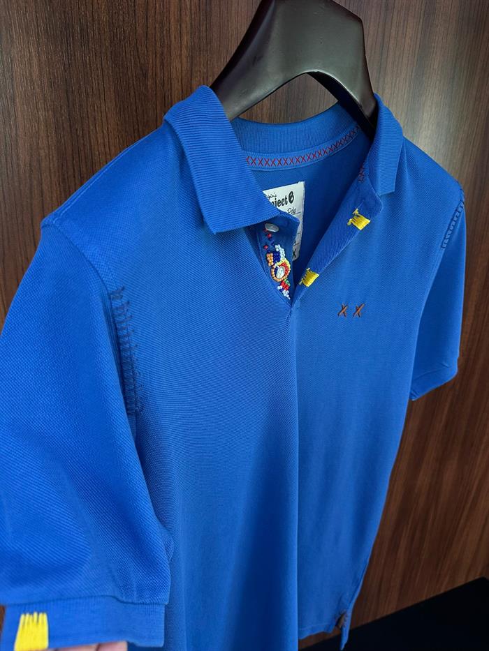 Nakış Logolu Yaka Boncuk Detaylı T-Shirt