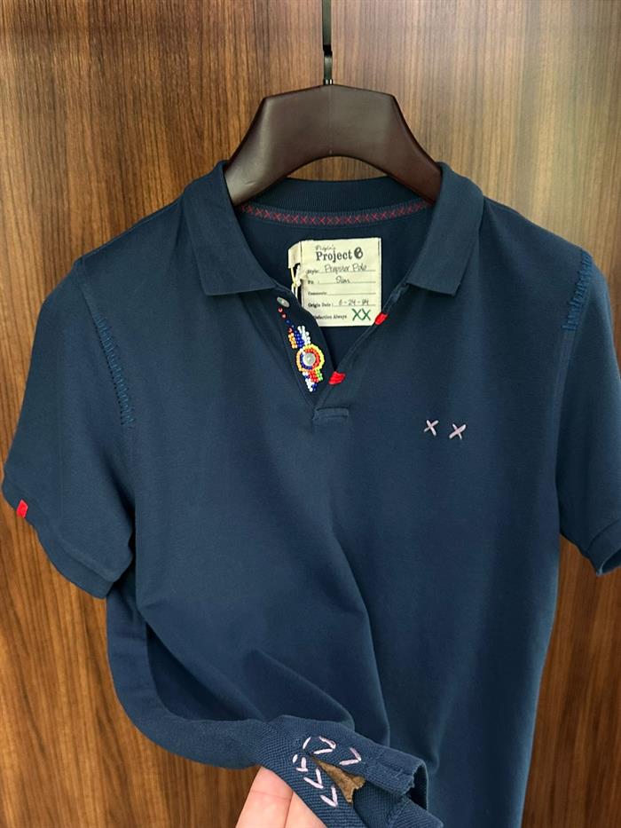 Nakış Logolu Yaka Boncuk Detaylı T-Shirt