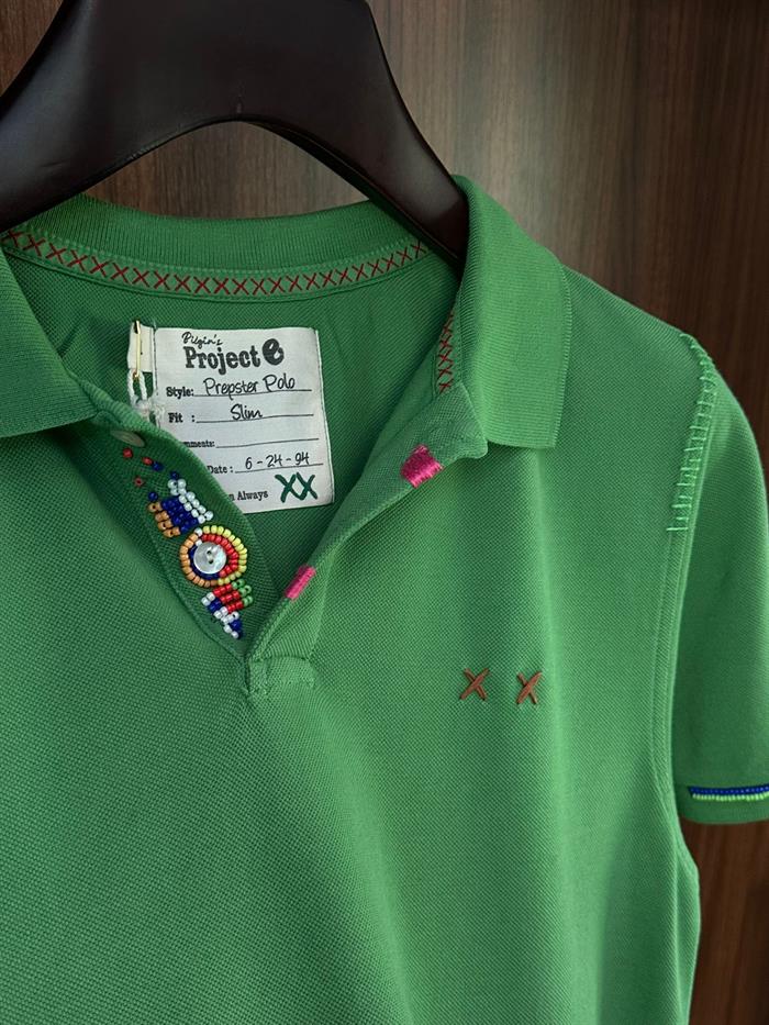 Nakış Logolu Yaka Boncuk Detaylı T-Shirt