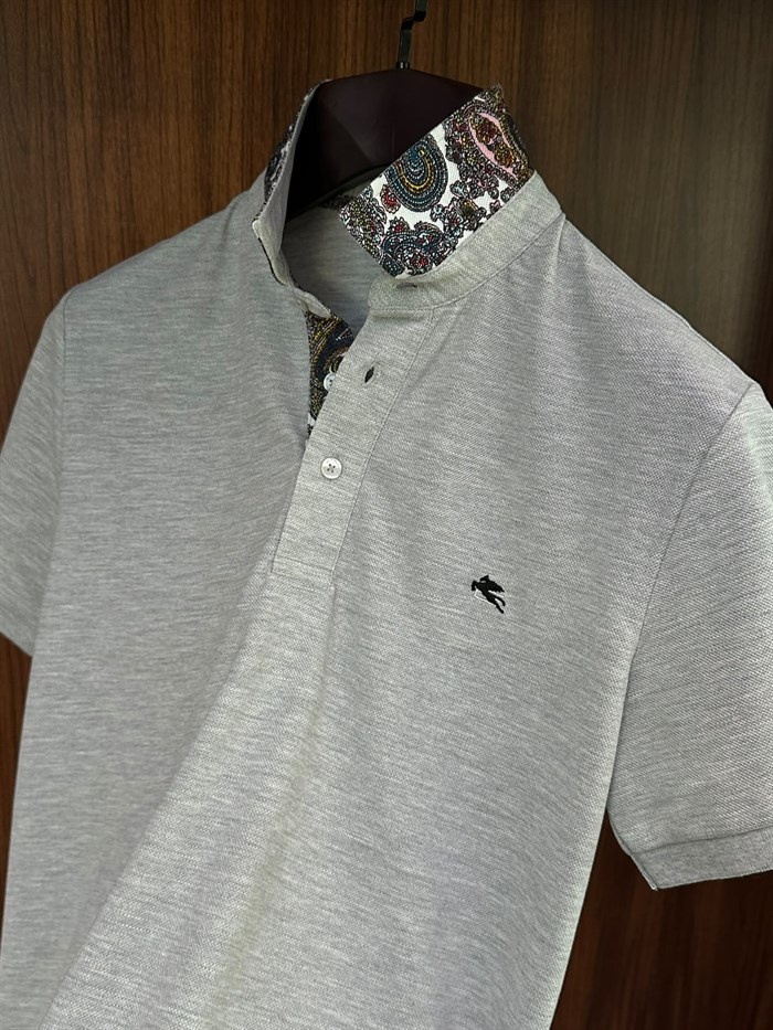 Yaka Desen Detaylı Pike Kumaş Yakalı T-Shirt