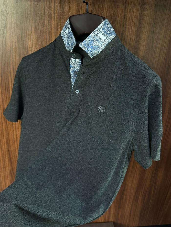 Yaka Desen Detaylı Pike Kumaş Yakalı T-Shirt