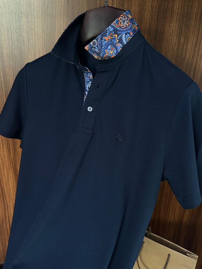 Yaka Desen Detaylı Pike Kumaş Yakalı T-Shirt