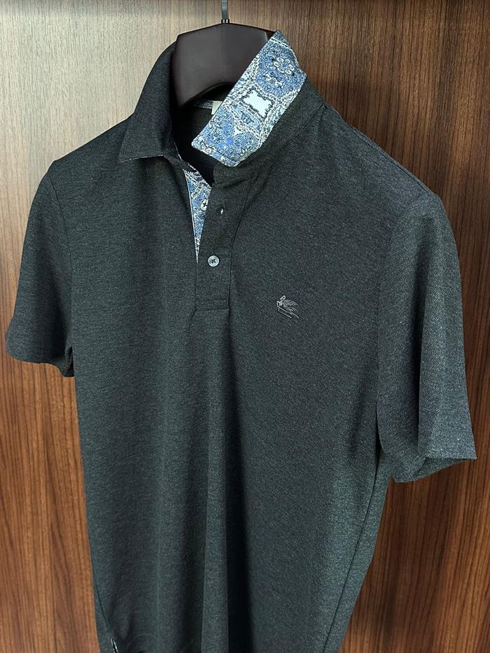 Yaka Desen Detaylı Pike Kumaş Yakalı T-Shirt