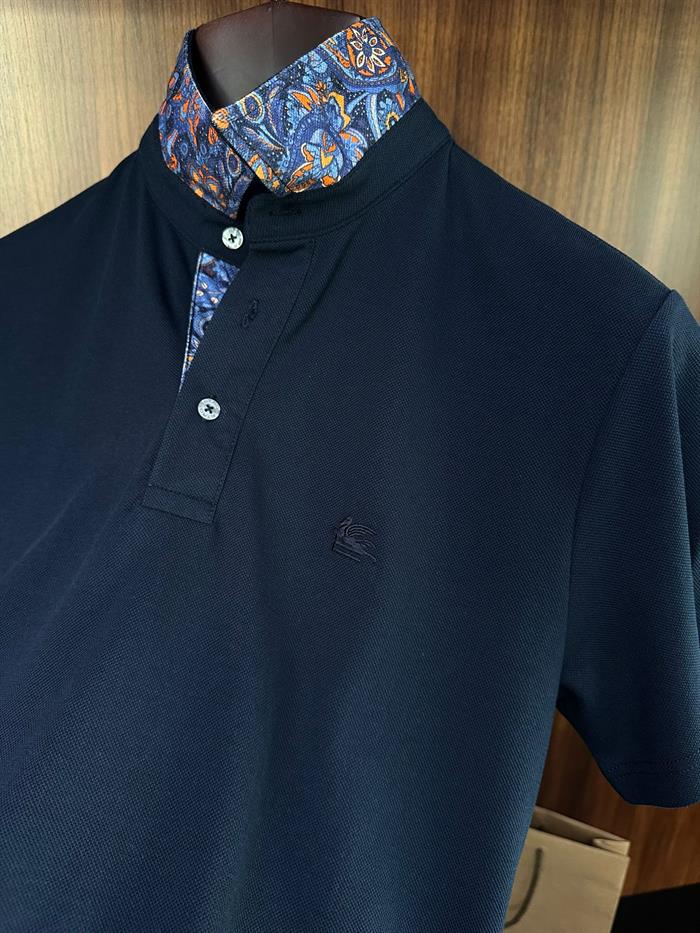 Yaka Desen Detaylı Pike Kumaş Yakalı T-Shirt