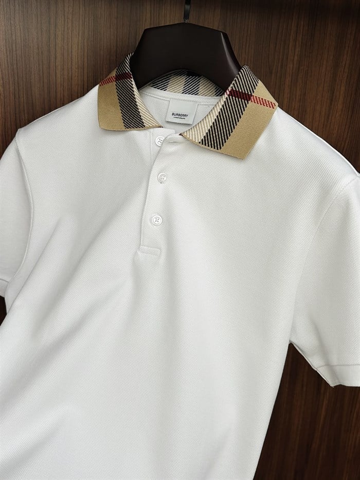 Yaka Detaylı Düğme Kapamalı İthal Yakalı T-Shirt