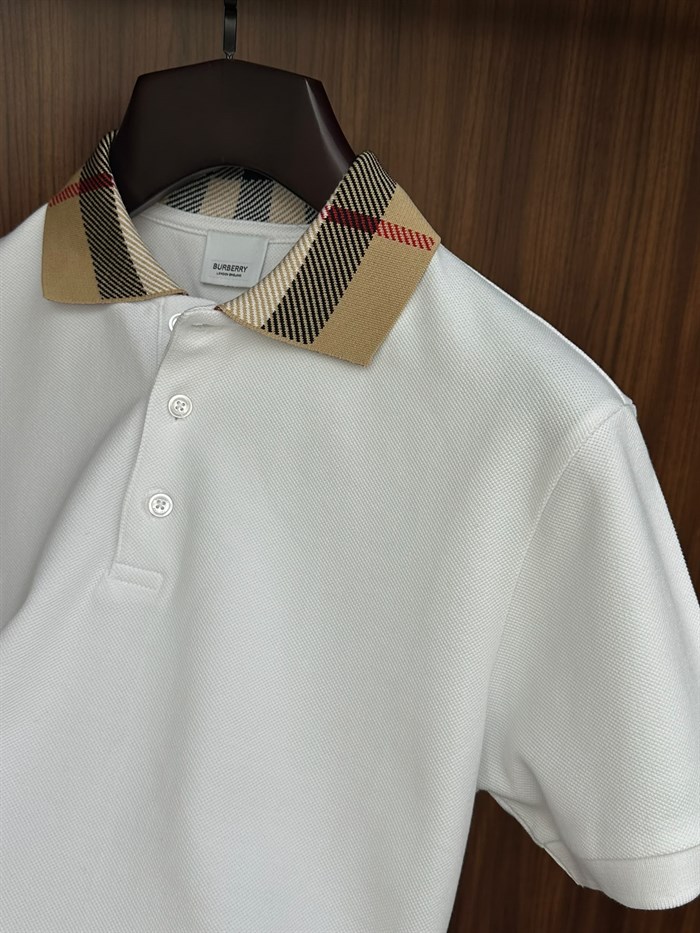 Yaka Detaylı Düğme Kapamalı İthal Yakalı T-Shirt