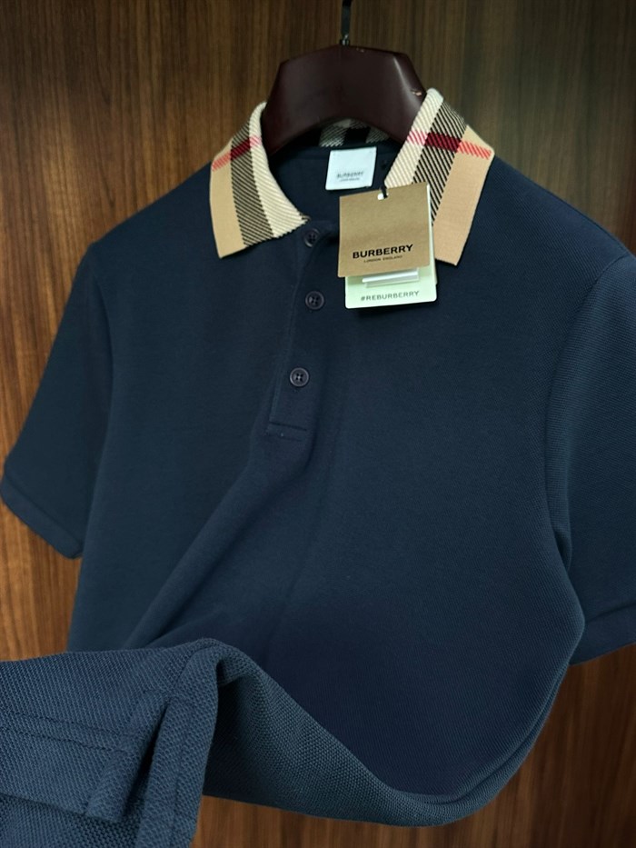 Yaka Detaylı Düğme Kapamalı İthal Yakalı T-Shirt