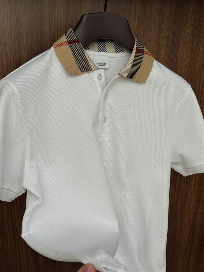 Yaka Detaylı Düğme Kapamalı İthal Yakalı T-Shirt