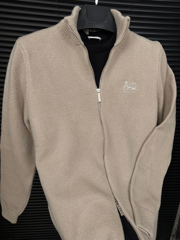 Nakış Logolu Fermuar Detaylı Yün Hırka