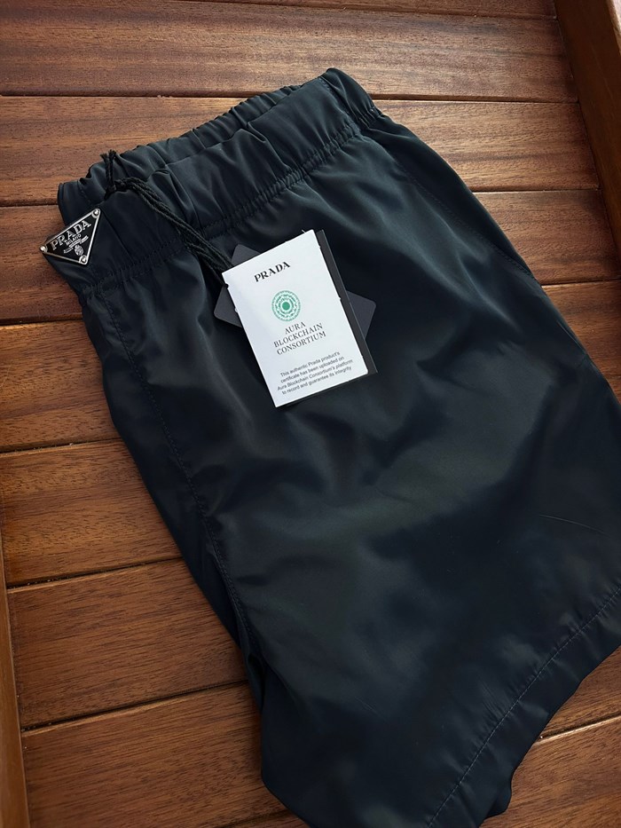 Metal Logolu Deniz Şortu