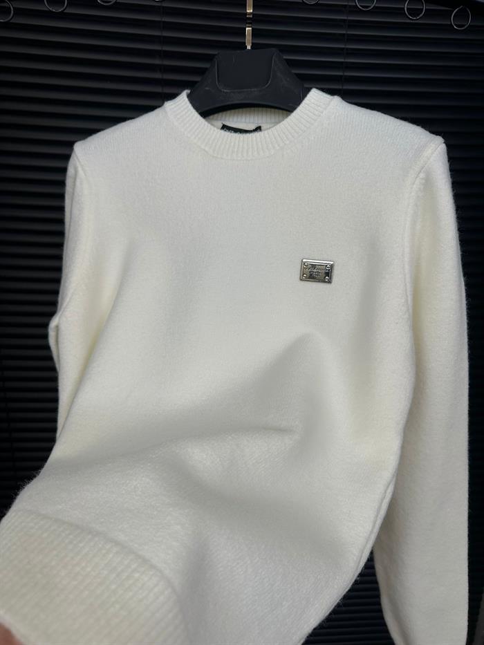 Metal Logolu Yün Kazak