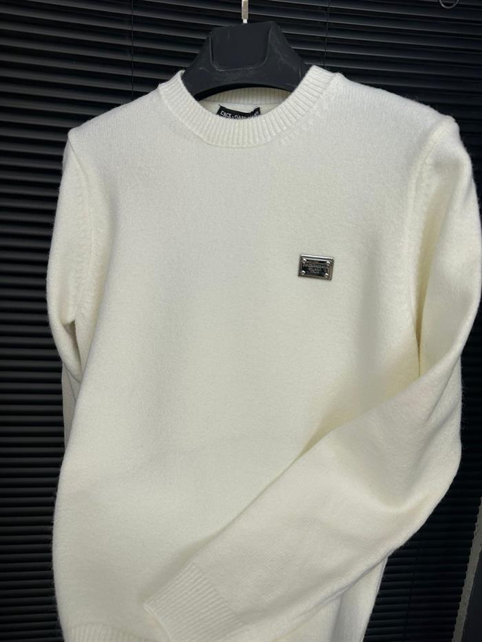 Metal Logolu Yün Kazak