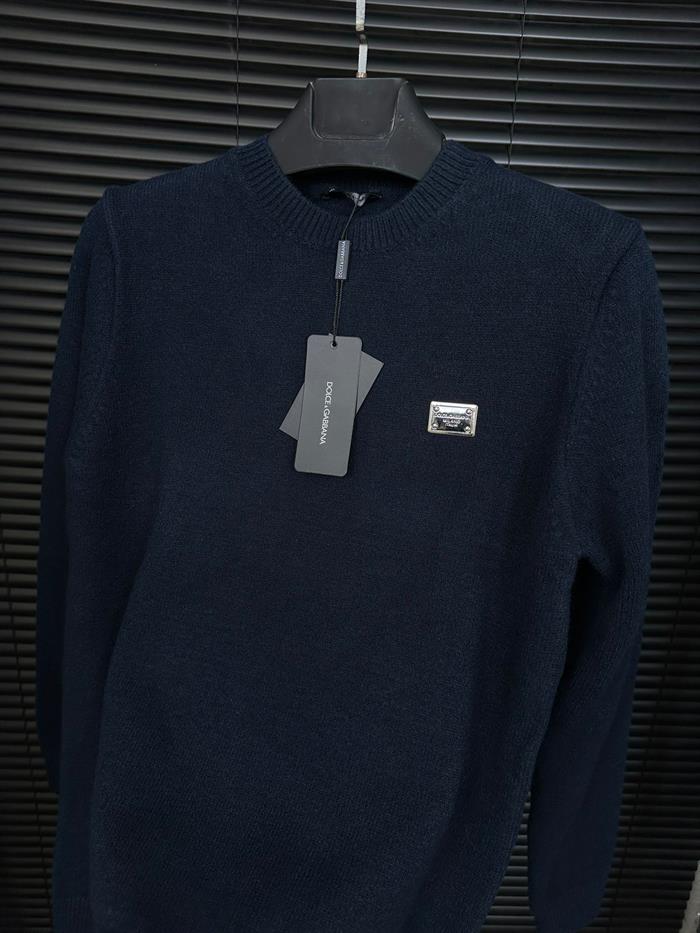 Metal Logolu Yün Kazak