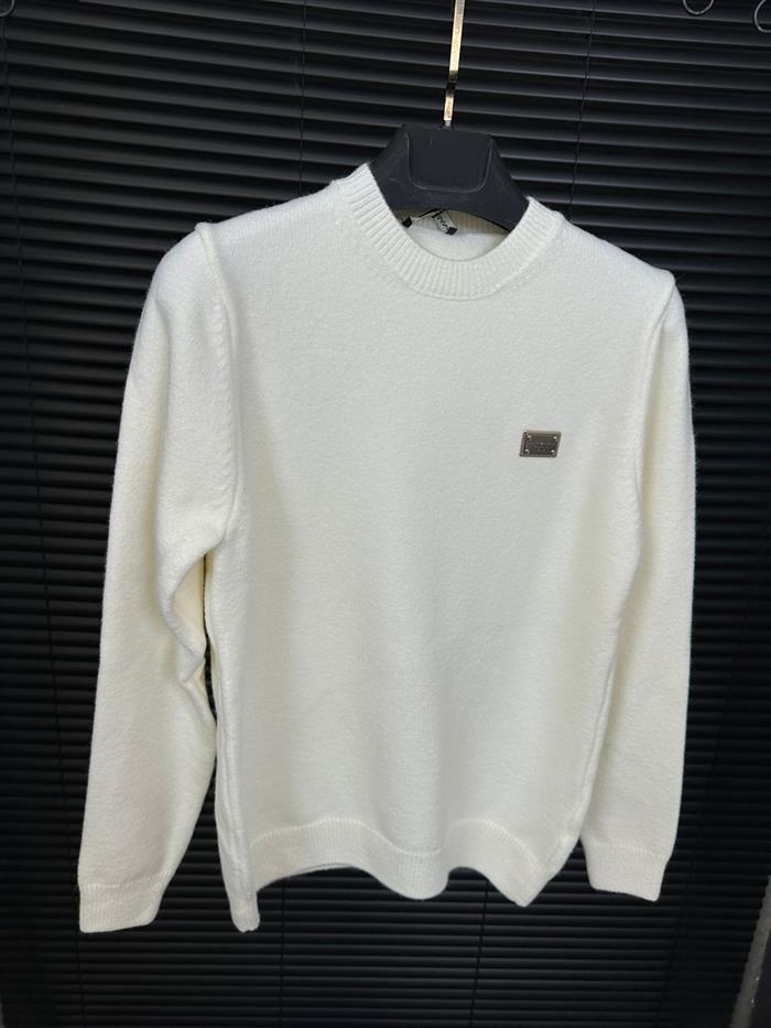 Metal Logolu Yün Kazak