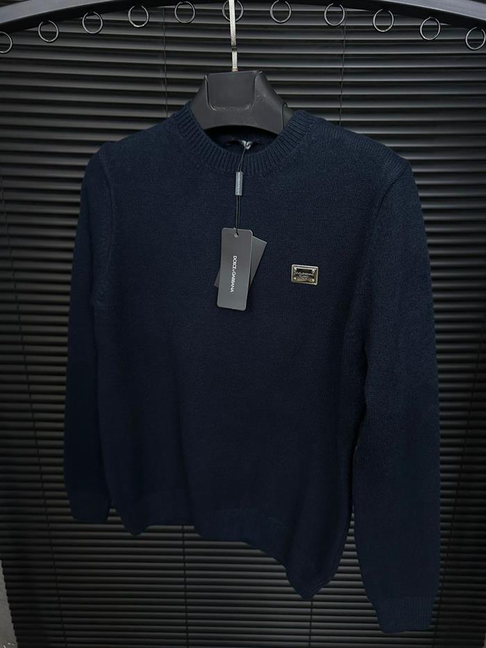 Metal Logolu Yün Kazak