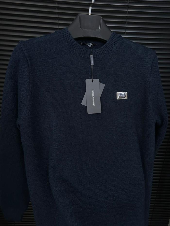 Metal Logolu Yün Kazak