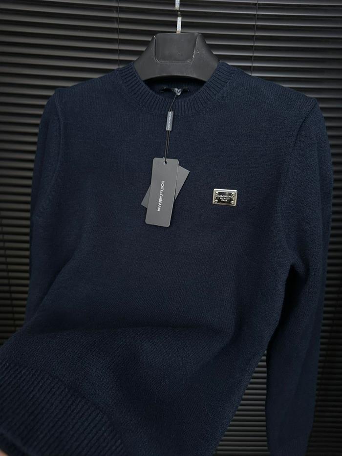 Metal Logolu Yün Kazak