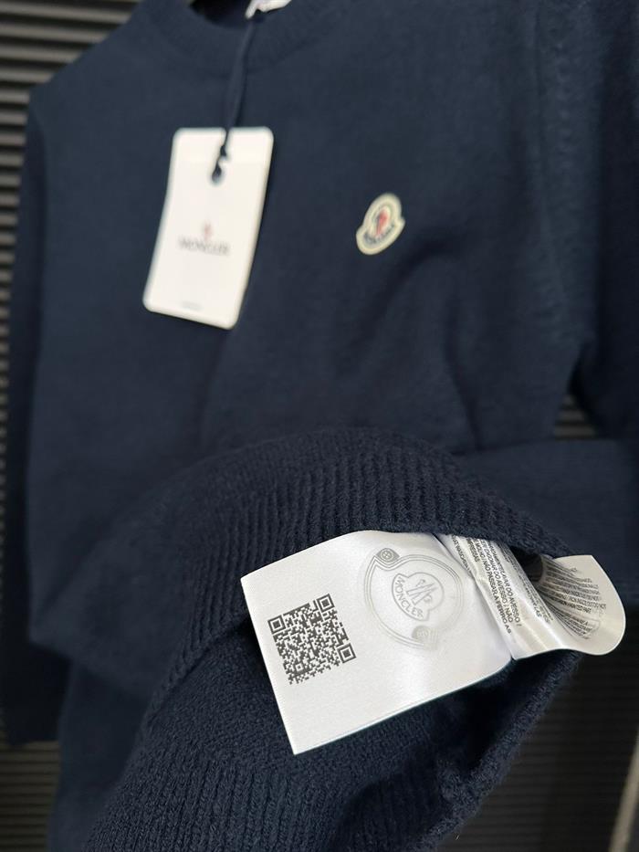 Nakış Kabartma Logolu Yün Kazak