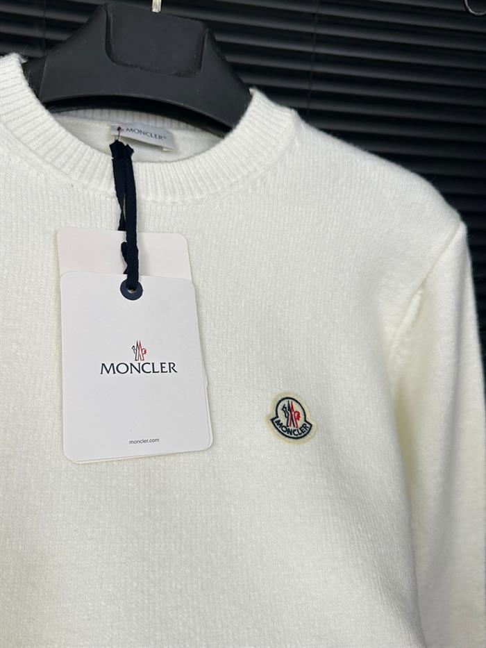 Nakış Kabartma Logolu Yün Kazak