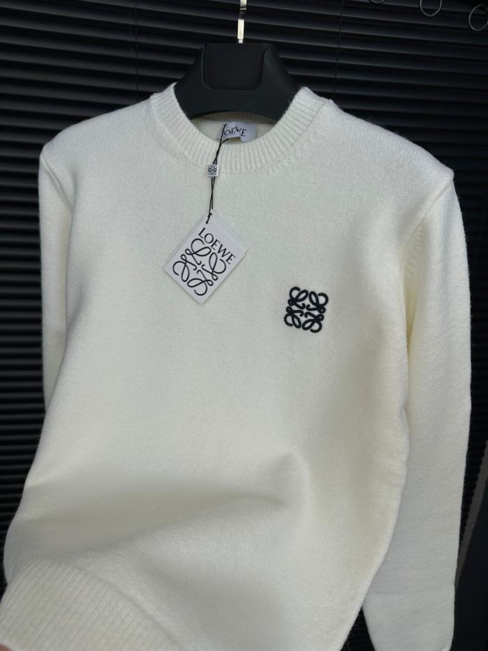 Nakış Kabartma Logolu Yün Kazak