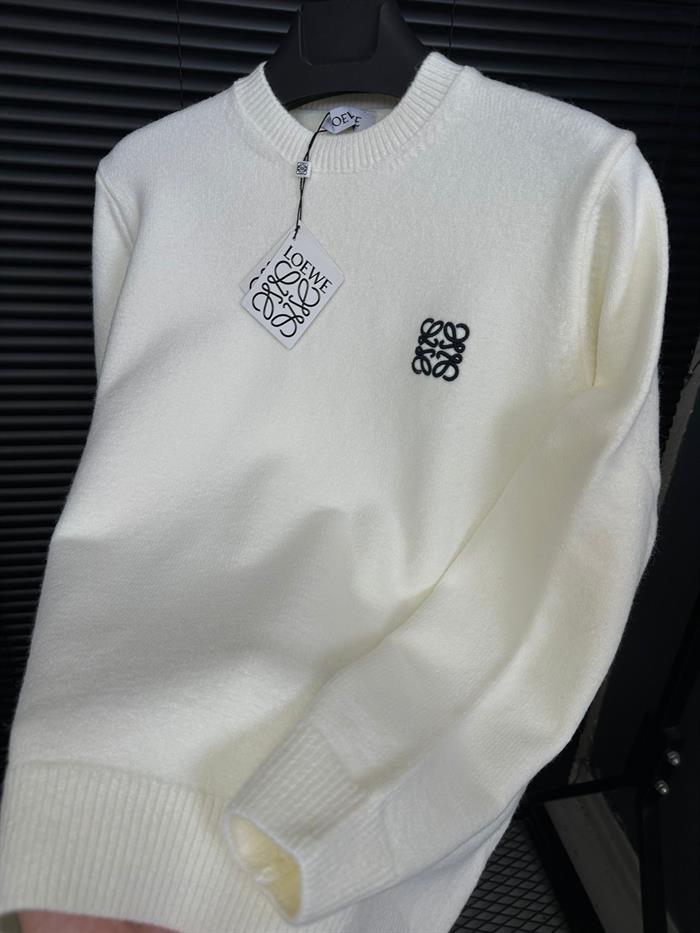 Nakış Kabartma Logolu Yün Kazak