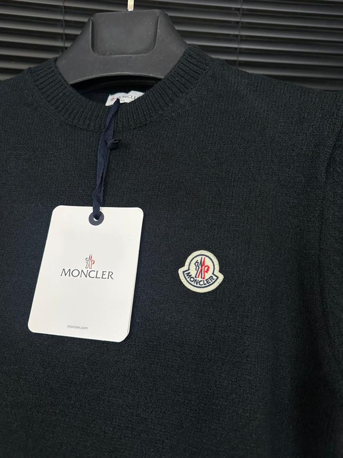 Nakış Kabartma Logolu Yün Kazak