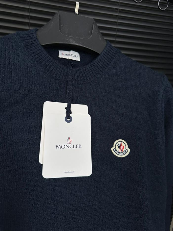 Nakış Kabartma Logolu Yün Kazak