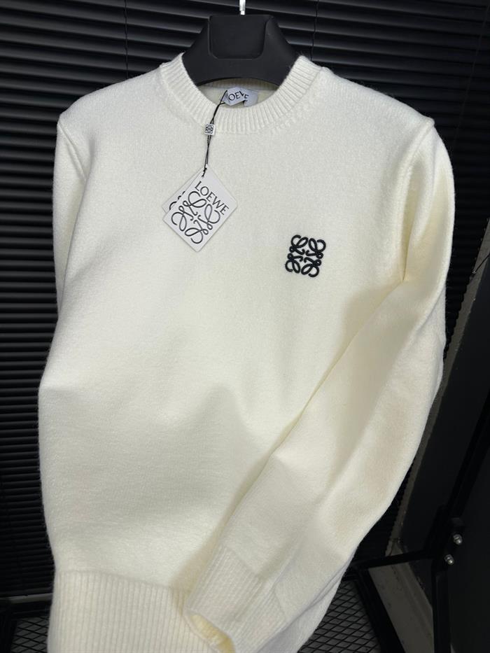 Nakış Kabartma Logolu Yün Kazak