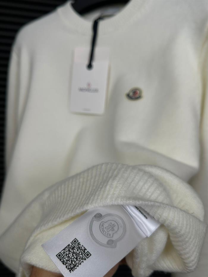 Nakış Kabartma Logolu Yün Kazak