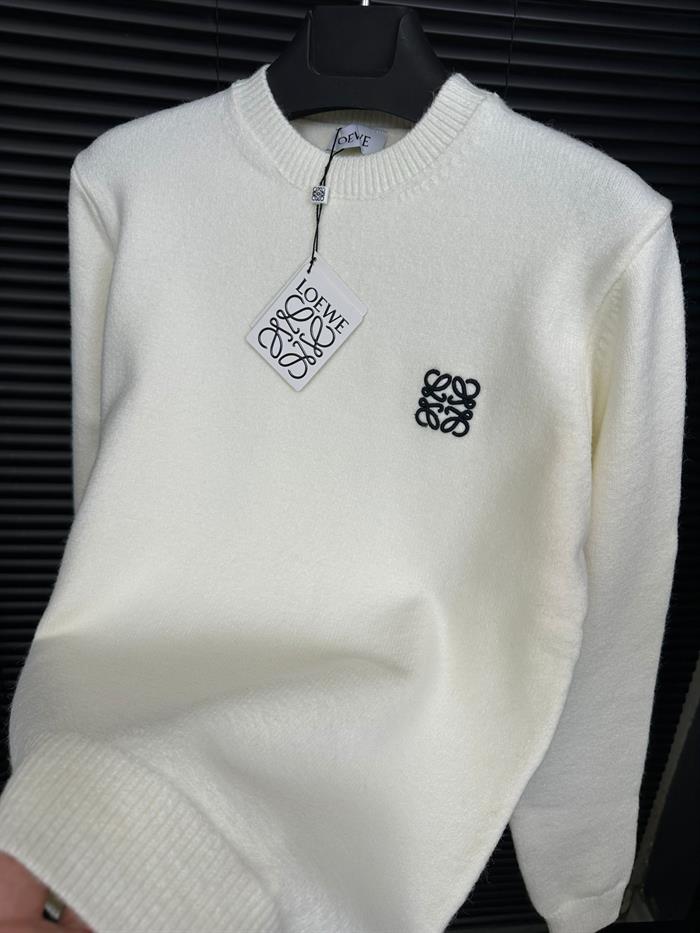 Nakış Kabartma Logolu Yün Kazak