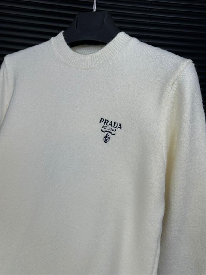 Nakış Logolu Yün Kazak