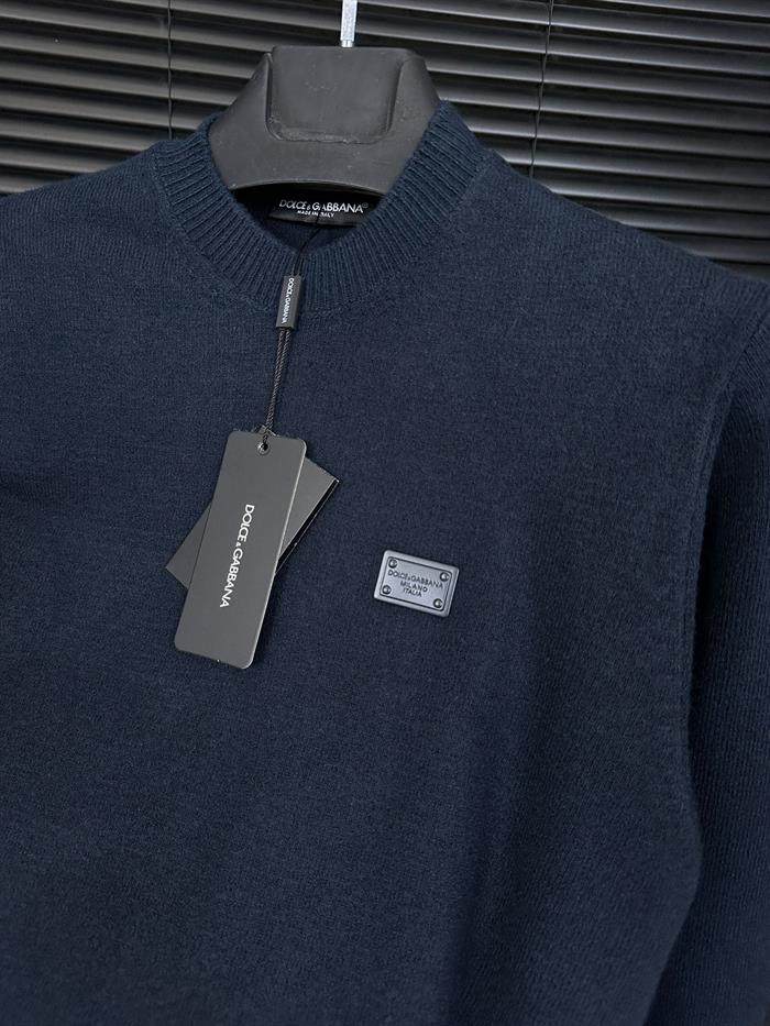 Tonaton Metal Logolu Yün Kazak