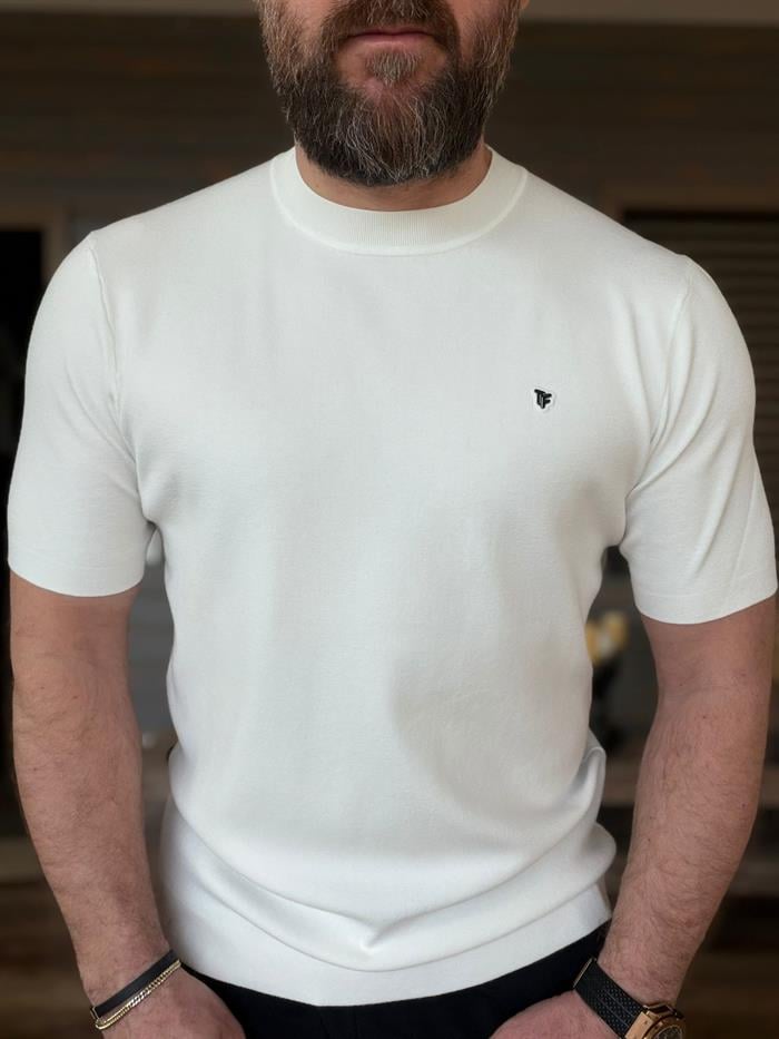 Göğüs Metal Logolu Triko T-Shirt