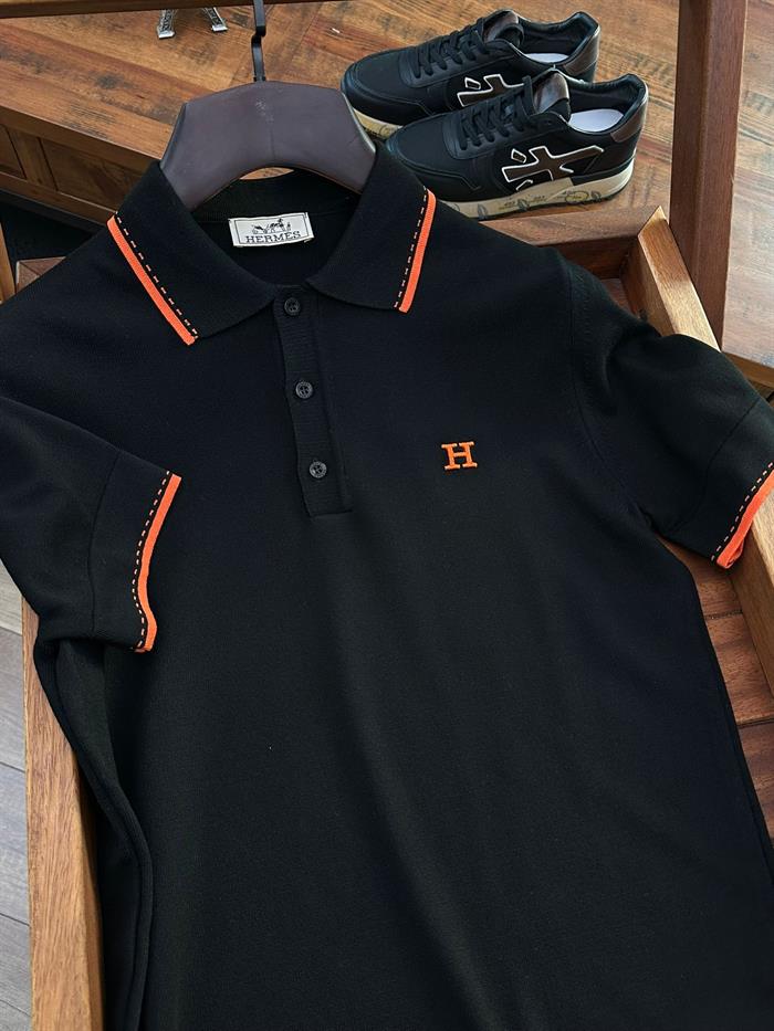 Göğüs Nakış Logolu Yaka Şerit Detaylı Triko T-Shirt