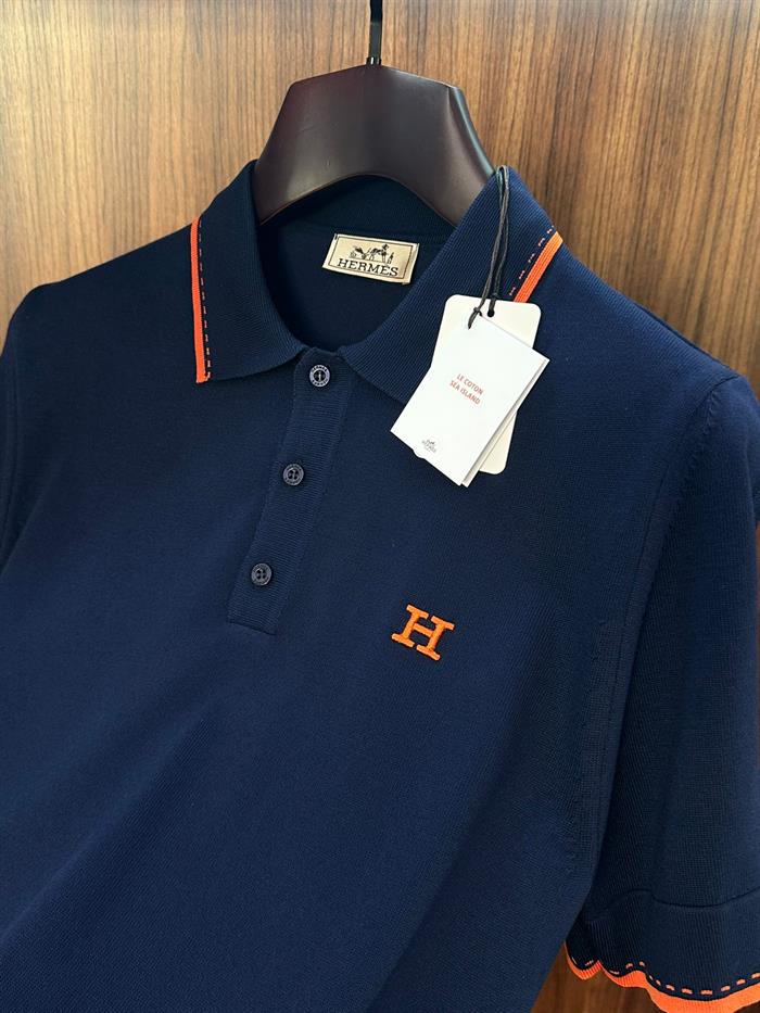 Göğüs Nakış Logolu Yaka Şerit Detaylı Triko T-Shirt