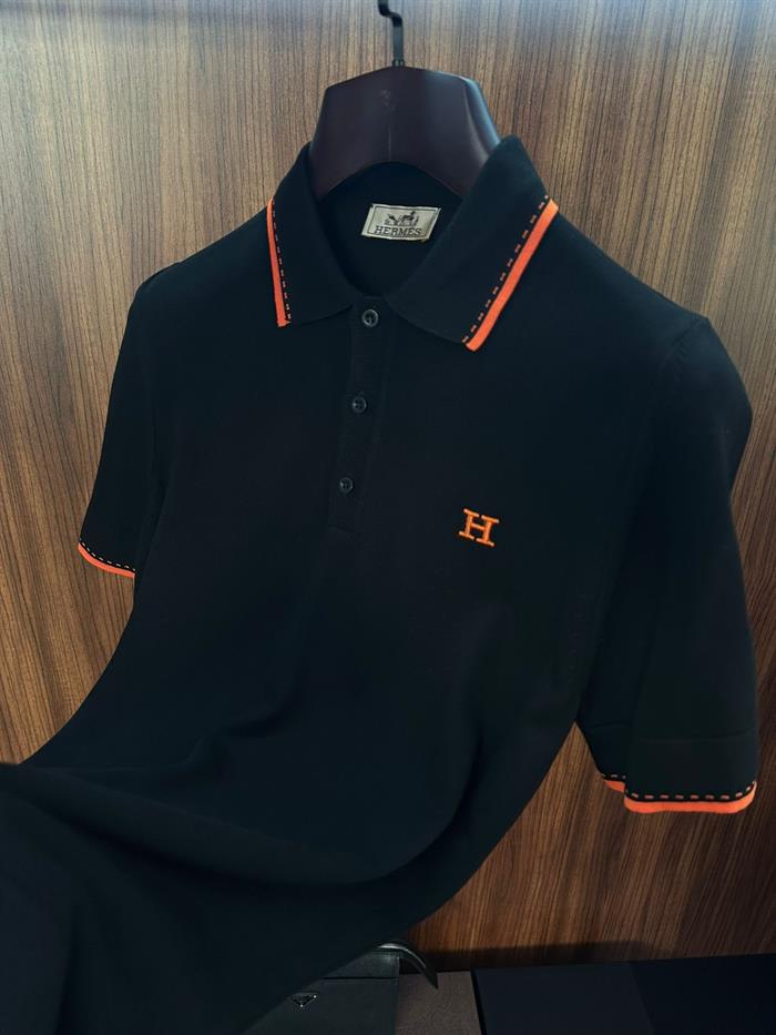 Göğüs Nakış Logolu Yaka Şerit Detaylı Triko T-Shirt