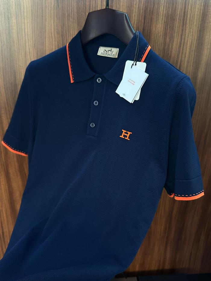 Göğüs Nakış Logolu Yaka Şerit Detaylı Triko T-Shirt