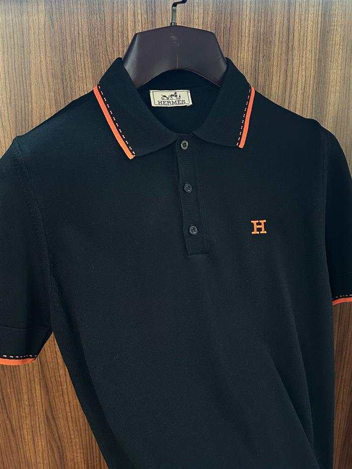 Göğüs Nakış Logolu Yaka Şerit Detaylı Triko T-Shirt