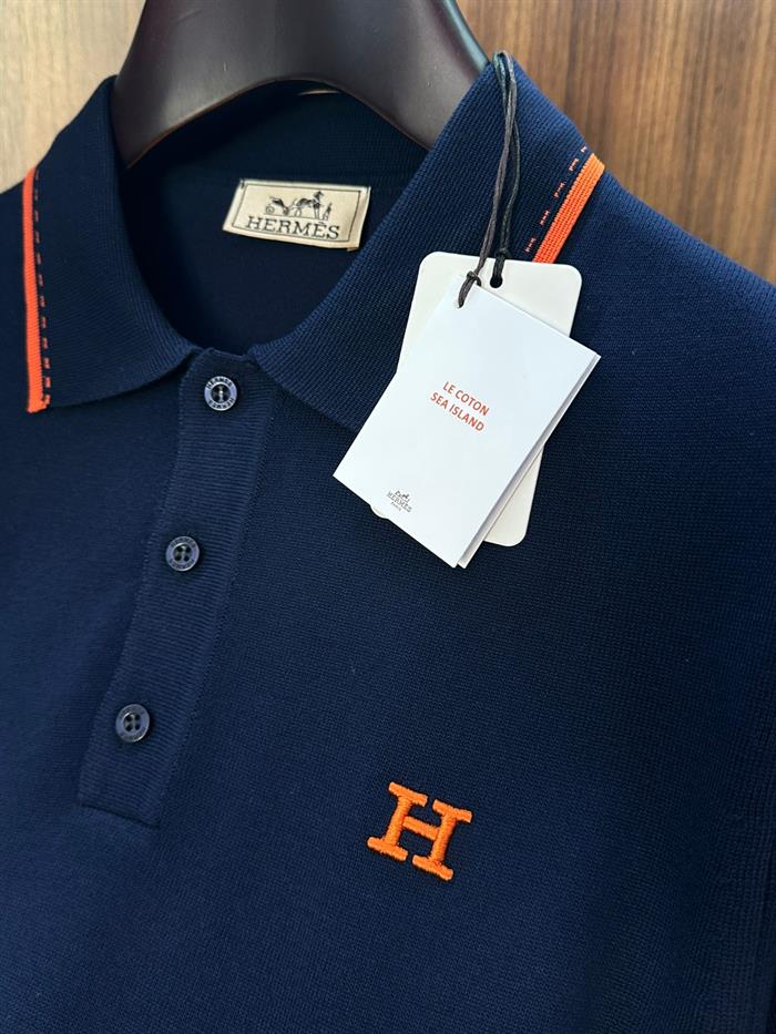 Göğüs Nakış Logolu Yaka Şerit Detaylı Triko T-Shirt