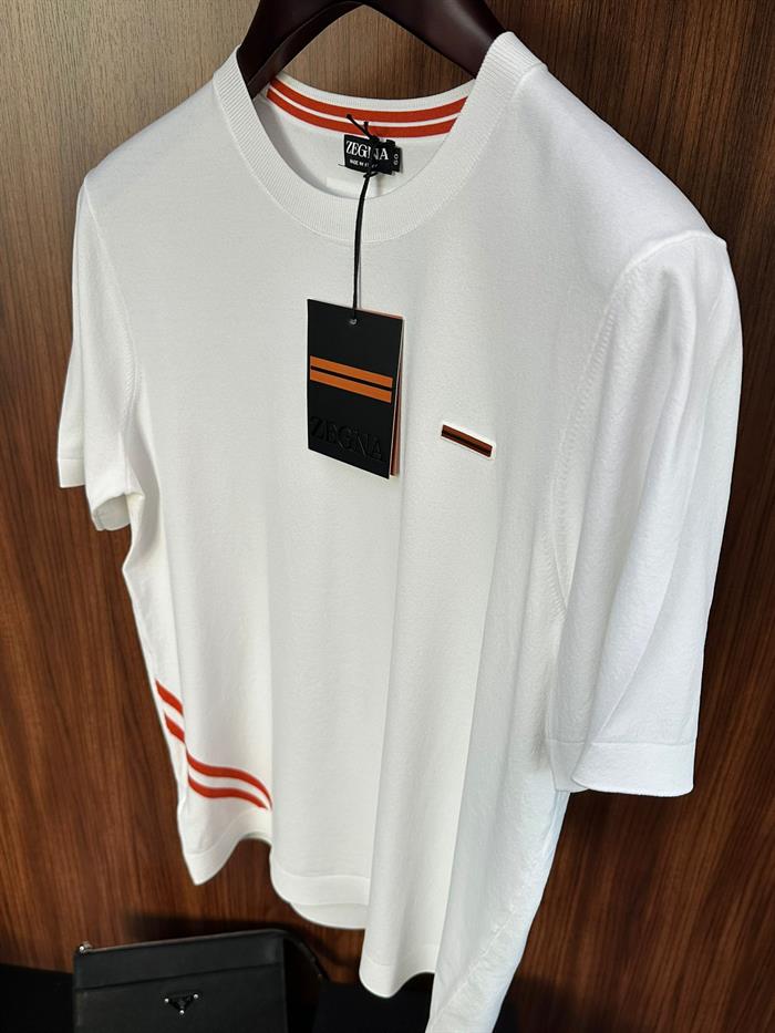 Göğüs Plastik Logolu Sıfır Yaka Triko T-Shirt