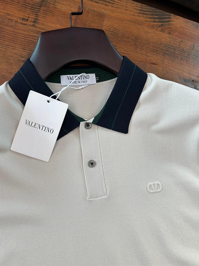 Kabartma Logolu Yaka Detaylı T-Shirt