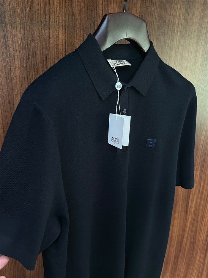 Kabartma Logolu Yakalı Triko T-Shirt