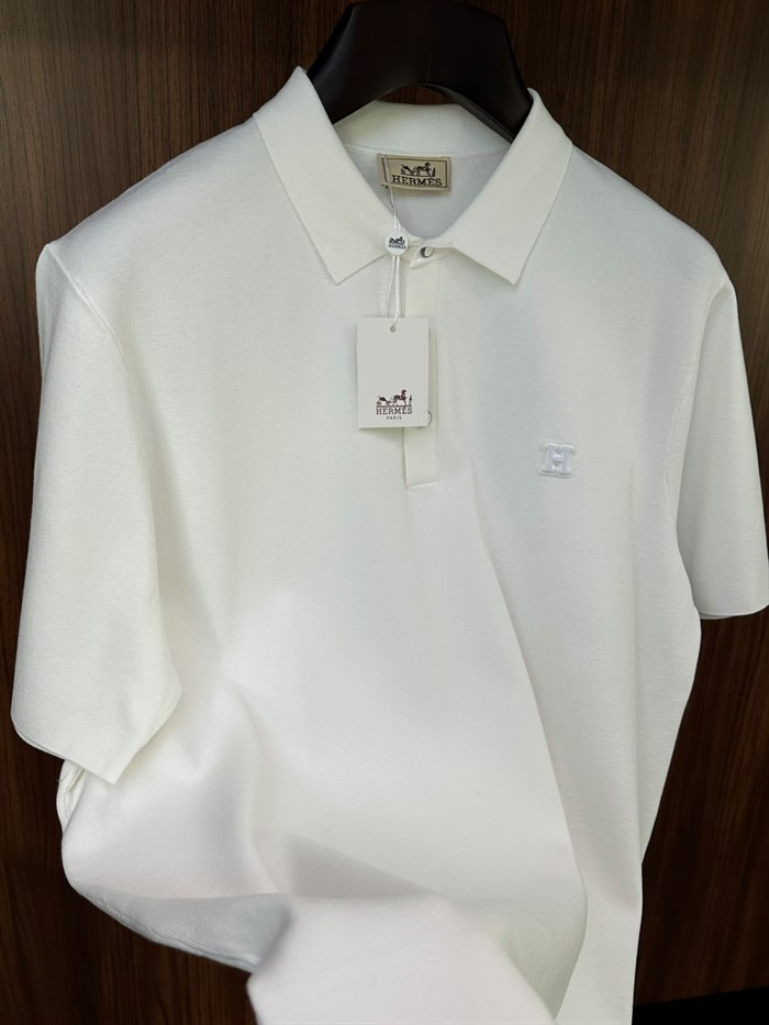 Kabartma Logolu Yakalı Triko T-Shirt